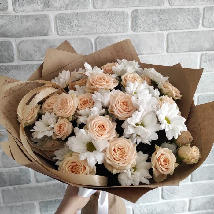 Букет «Белые хризантемы с розами», фото 2