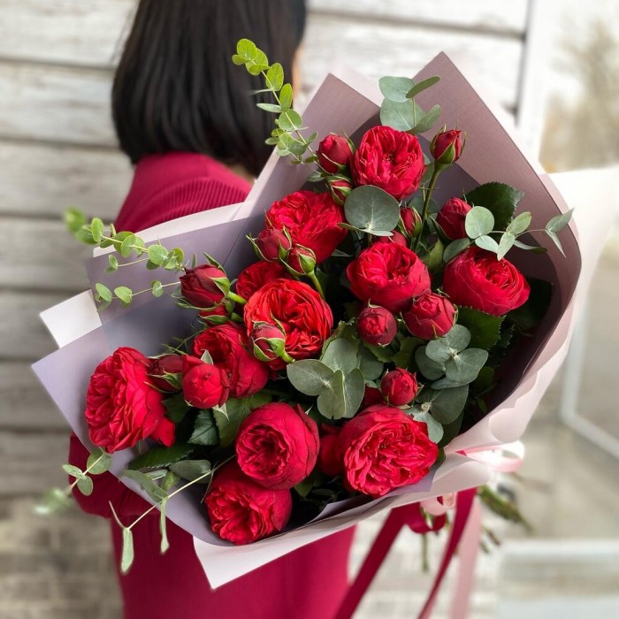 Букет «Красных пионовидных роз»